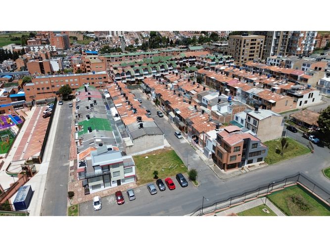 Casa de 4 alcobas en venta en Ub. Alcala Real, Tunja, 157 m² · foto 2 de 24