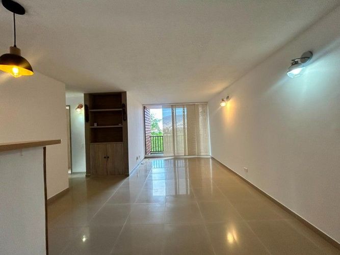 Apartamento de 2 alcobas en arriendo en Loma De Los Bernal, Medellín · foto 3 de 11