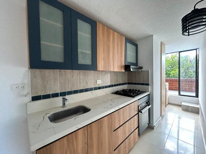 Apartamento de 2 alcobas en arriendo en Loma De Los Bernal, Medellín · foto 4 de 11