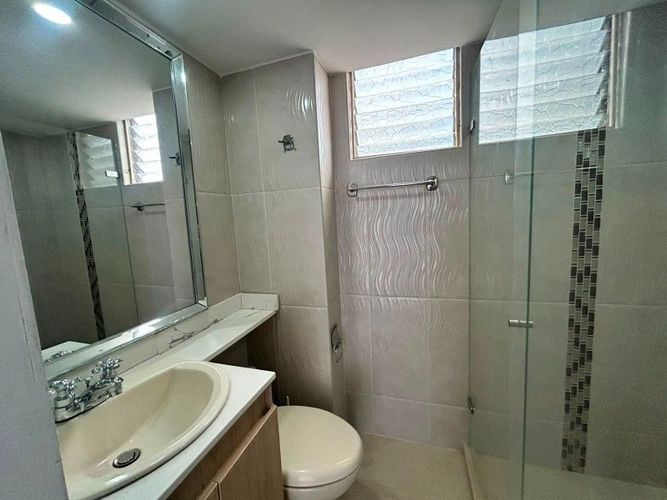Apartamento de 2 alcobas en arriendo en Loma De Los Bernal, Medellín · foto 6 de 11