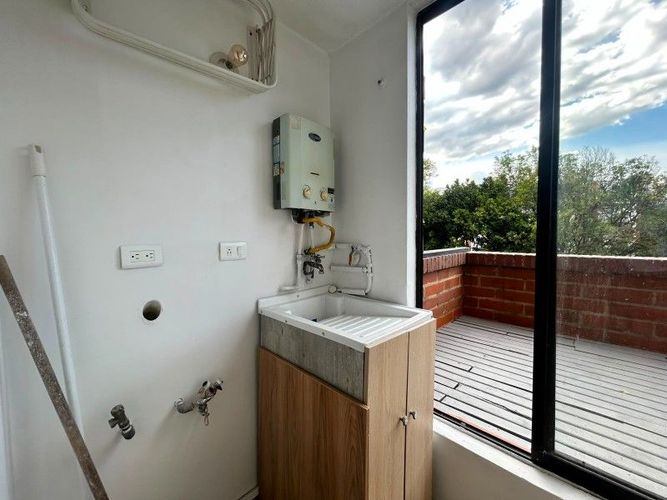 Apartamento de 2 alcobas en arriendo en Loma De Los Bernal, Medellín · foto 8 de 11