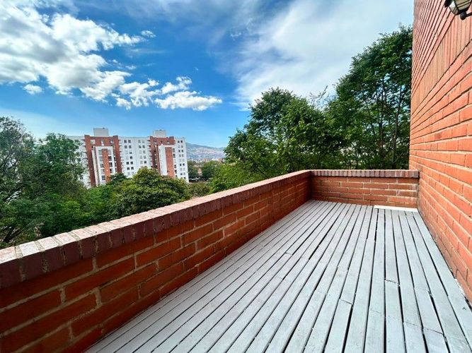 Apartamento de 2 alcobas en arriendo en Loma De Los Bernal, Medellín · foto 10 de 11