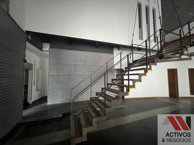 Oficina en arriendo en El Poblado, Medellín, 728 m² · foto 3 de 10
