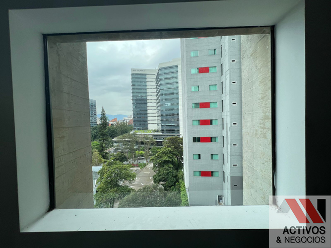 Oficina en arriendo en El Poblado, Medellín, 728 m² · foto 5 de 10
