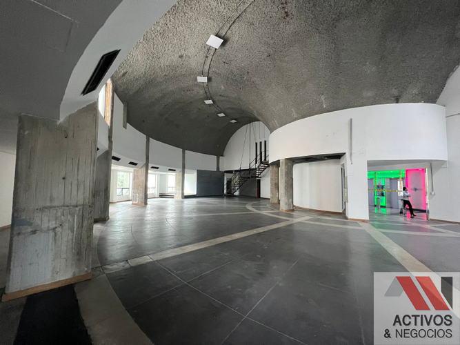 Oficina en arriendo en El Poblado, Medellín, 728 m² · foto 8 de 10
