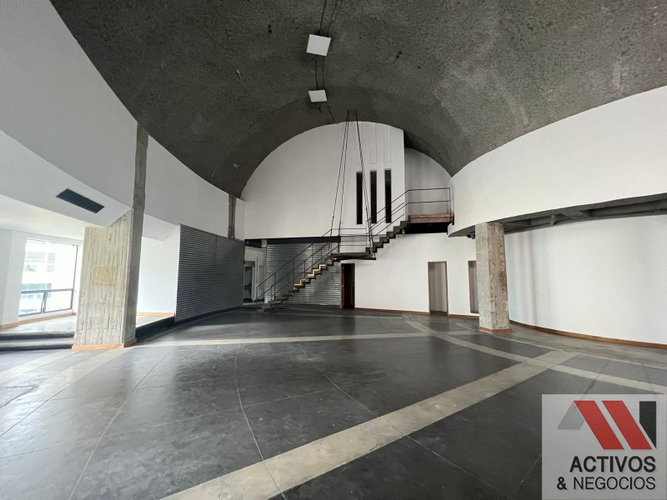 Oficina en arriendo en El Poblado, Medellín, 728 m² · foto 10 de 10