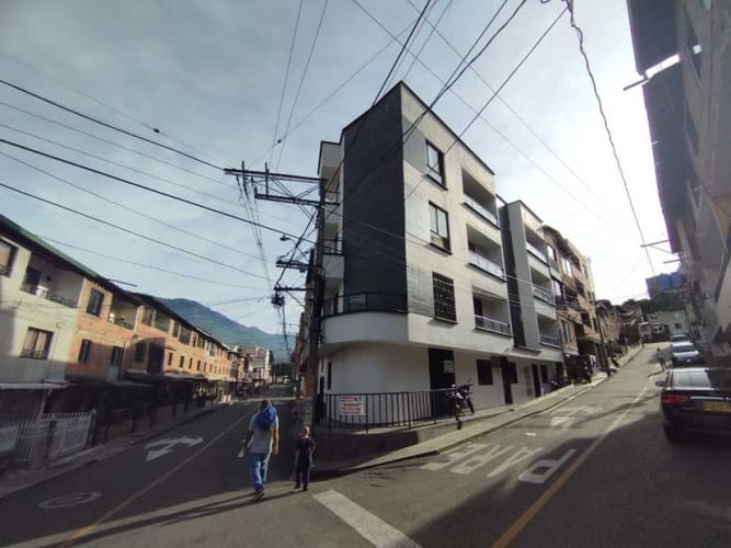 Casa de 3 alcobas en venta en Cristo Rey, Copacabana, 98 m² · foto 3 de 24