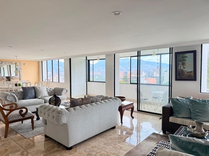 Apartamento de 3 alcobas en arriendo en El Poblado, Medellín, 236 m² · foto 2 de 14