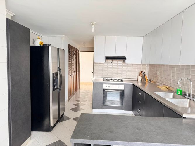 Apartamento de 3 alcobas en arriendo en El Poblado, Medellín, 236 m² · foto 6 de 14