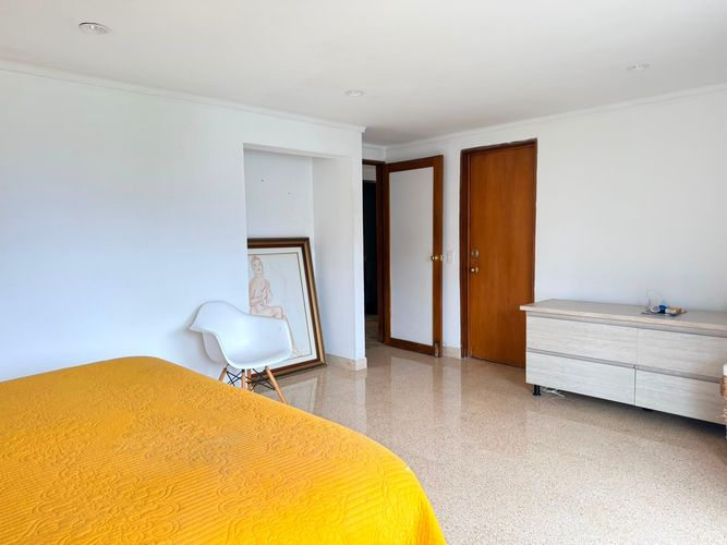Apartamento de 3 alcobas en arriendo en El Poblado, Medellín, 236 m² · foto 12 de 14