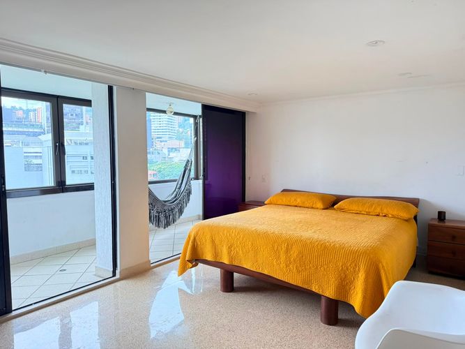 Apartamento de 3 alcobas en arriendo en El Poblado, Medellín, 236 m² · foto 11 de 14