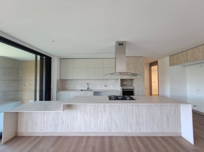 Apartamento de 3 alcobas en arriendo en Llano Grande, Rionegro, 290 m² · foto 2 de 24