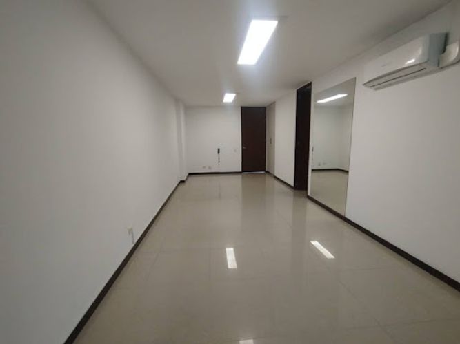 Oficina en arriendo en Villa Carlota, Medellín, 55 m² · foto 11 de 18