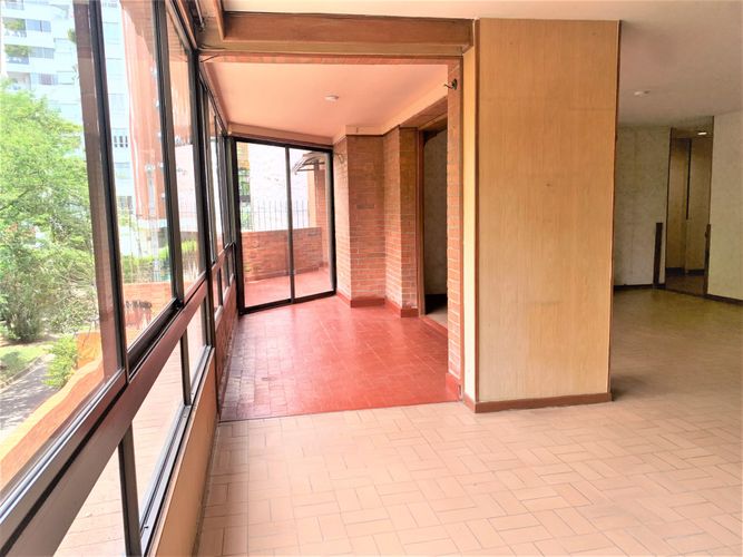 Apartamento de 3 alcobas en venta en Santa Teresita, Cali, 150 m² · foto 2 de 17