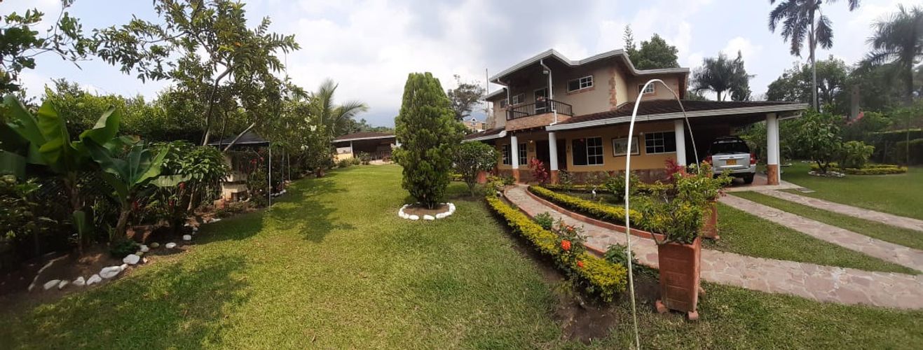 Casa de 5 alcobas en venta en Los Colorados, Piedecuesta, 348 m² · foto 2 de 24