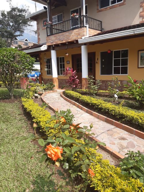 Casa de 5 alcobas en venta en Los Colorados, Piedecuesta, 348 m² · foto 8 de 24