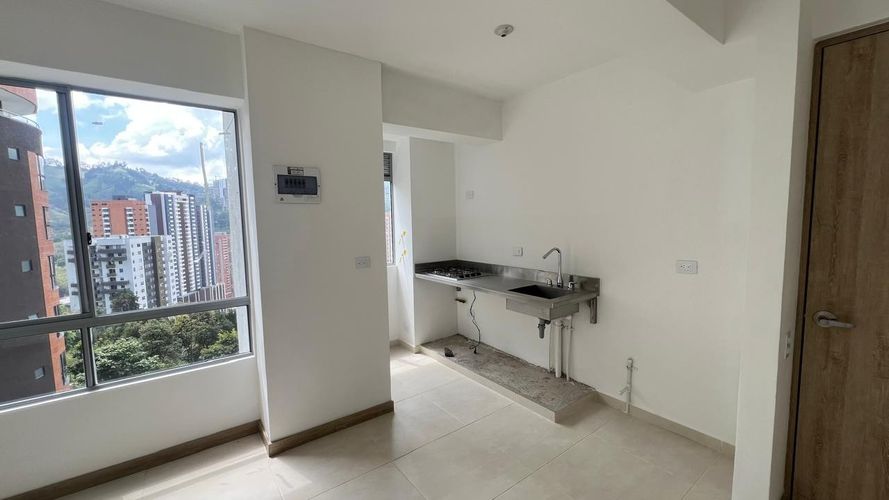 Apartamento de 3 alcobas en venta en Las Lomitas, Sabaneta, 67 m² · foto 3 de 10
