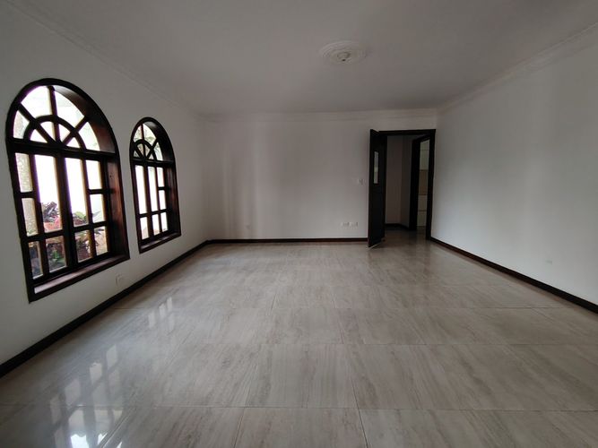 Casa de 4 alcobas en venta en Cali, 560 m² · foto 9 de 24