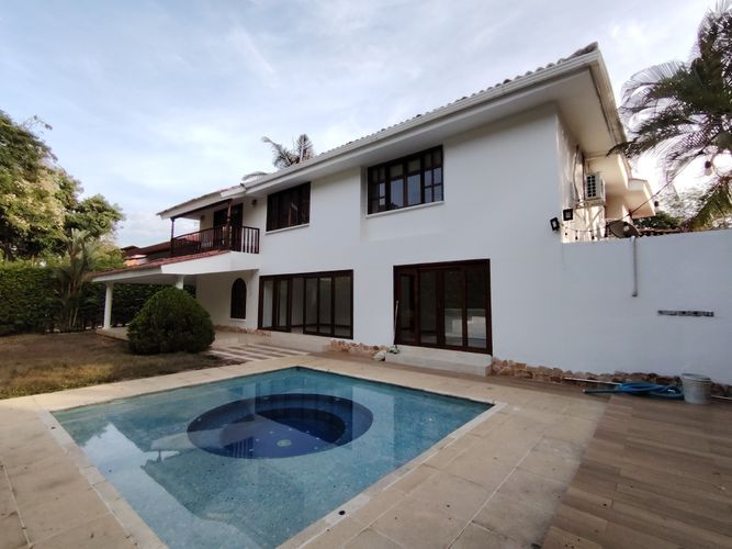 Casa de 4 alcobas en venta en Cali, 560 m² · foto 3 de 24