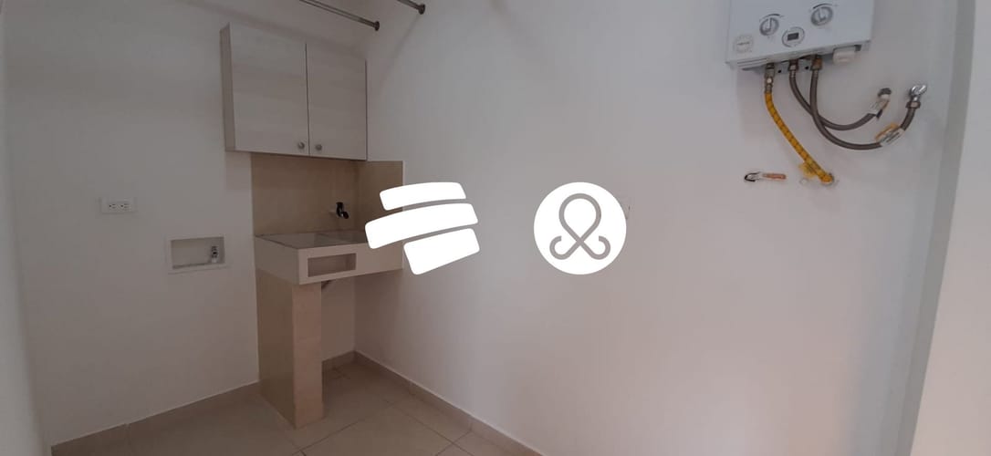 Edificio en venta en La Castellana, Medellín, 535 m² · foto 2 de 8