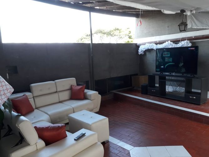 Casa de 10 alcobas en venta en Santa Monica, Cali, 490 m² · foto 4 de 8