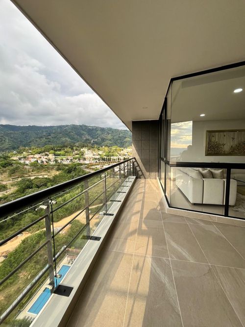 Apartamento de 4 alcobas en venta en Lagos Del Cacique, Bucaramanga, 197 m² · foto 3 de 18