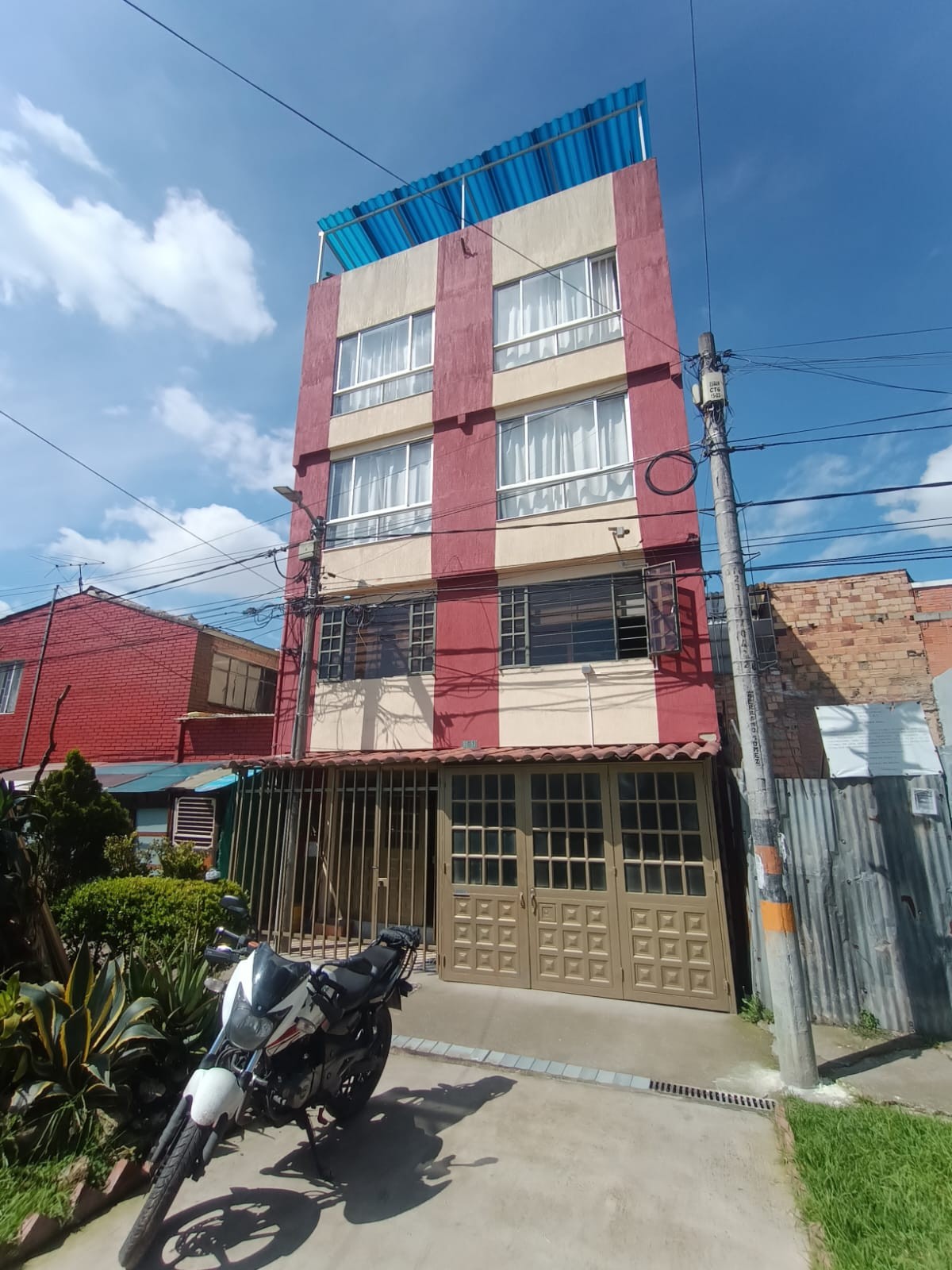 Casa en venta en Engativá, Bogotá · foto 2 de 12