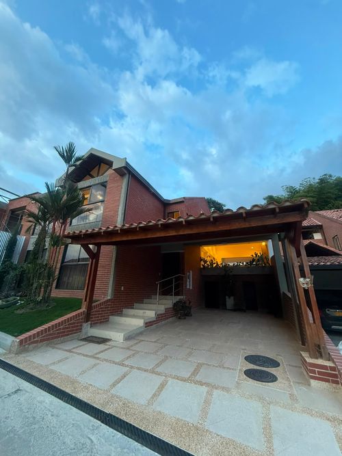 Casa de 4 alcobas en venta en Lagos Del Cacique, Bucaramanga, 440 m² · foto 2 de 21