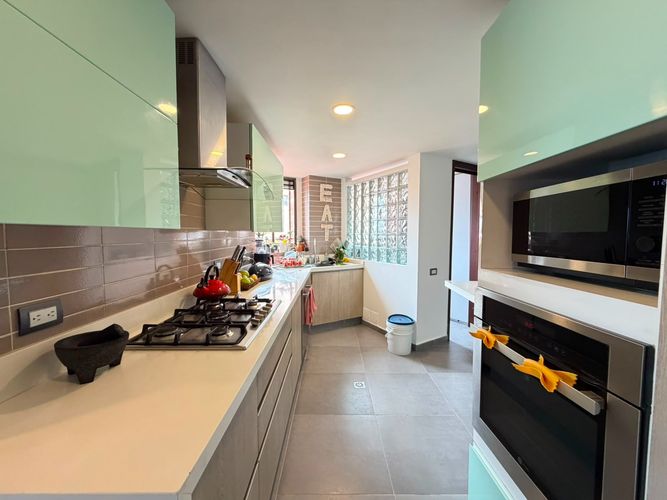 Apartamento de 2 alcobas en venta en Los Rosales, Bogotá, 160 m² · foto 6 de 14