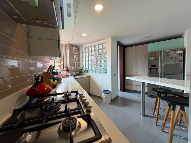 Apartamento de 2 alcobas en venta en Los Rosales, Bogotá, 160 m² · foto 7 de 14