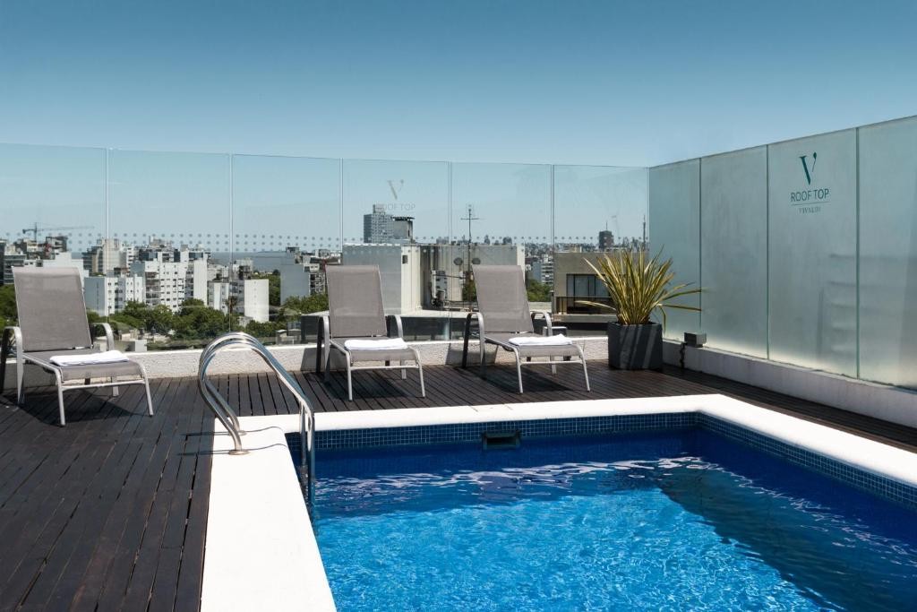 En Punta Carretas, Monoambiente amoblado y equipado en Edificio con piscina  y gimnasio