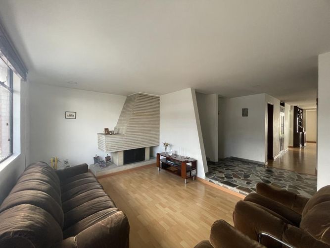 Casa de 3 alcobas en venta en Pontevedra, Bogotá, 182 m² · foto 2 de 17