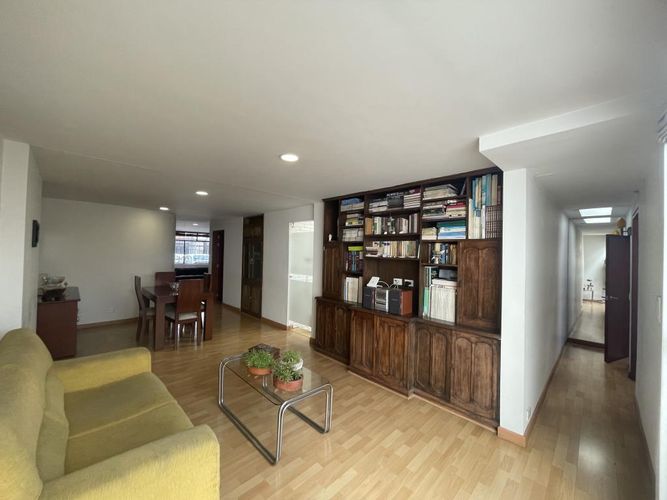 Casa de 3 alcobas en venta en Pontevedra, Bogotá, 182 m² · foto 4 de 17