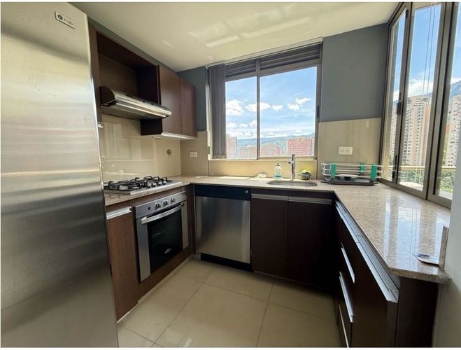 Apartamento de 2 alcobas en arriendo en Los Balsos, Medellín, 85 m² · foto 2 de 10