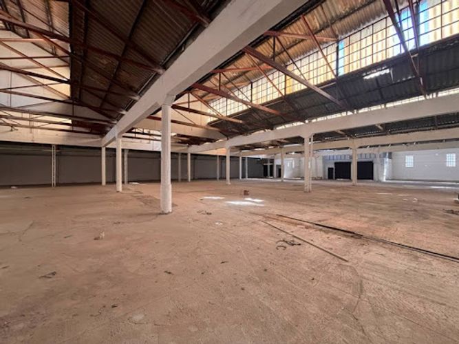 Bodega en arriendo en Simon Bolivar, Itagüí, 2400 m² · foto 2 de 21