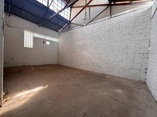 Bodega en arriendo en Simon Bolivar, Itagüí, 2400 m² · foto 12 de 21