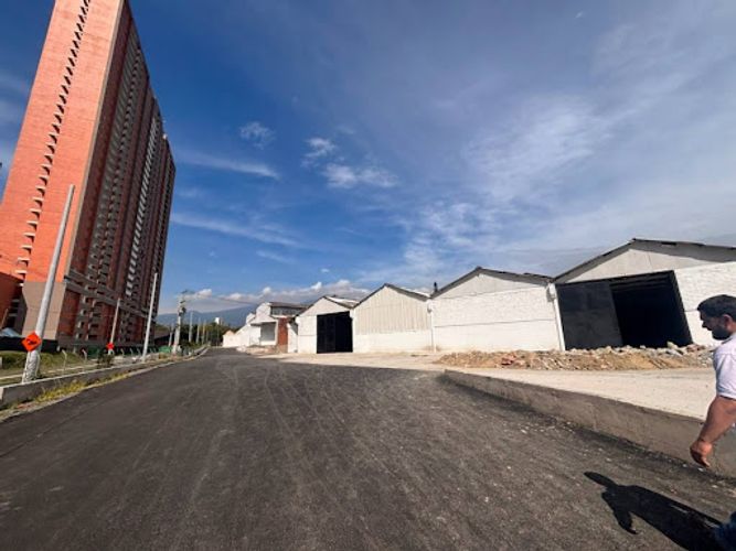Bodega en arriendo en Simon Bolivar, Itagüí, 2400 m² · foto 13 de 21