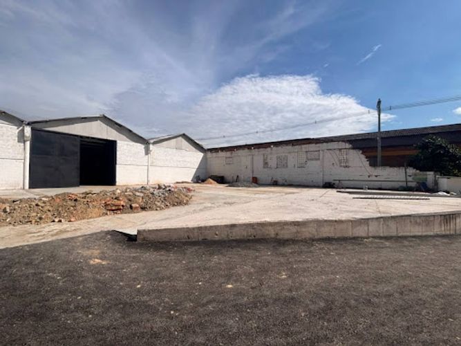 Bodega en arriendo en Simon Bolivar, Itagüí, 2400 m² · foto 14 de 21