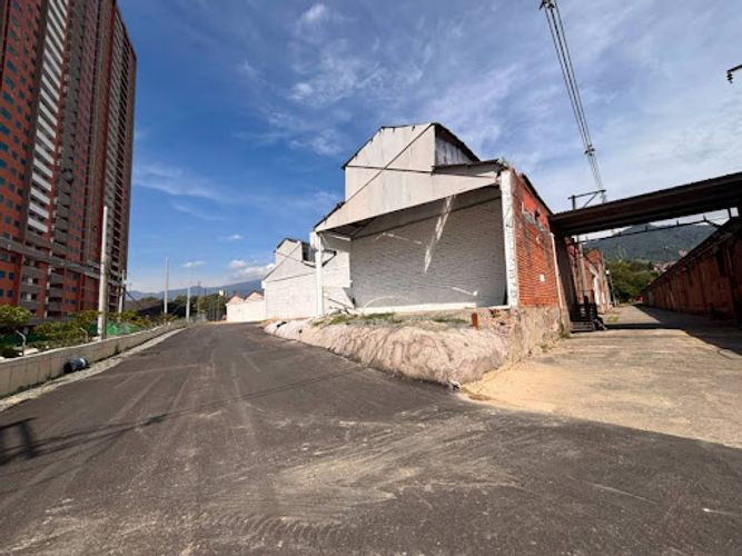 Bodega en arriendo en Simon Bolivar, Itagüí, 2400 m² · foto 15 de 21