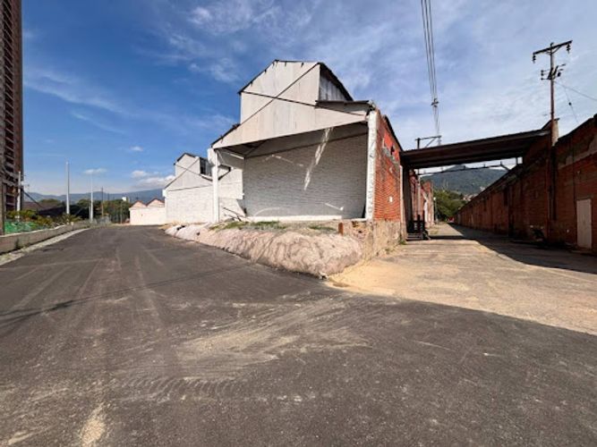 Bodega en arriendo en Simon Bolivar, Itagüí, 2400 m² · foto 19 de 21