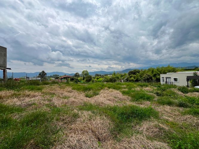 Lote en venta en Tribunas Corcega, Pereira, 2320 m² · foto 4 de 6