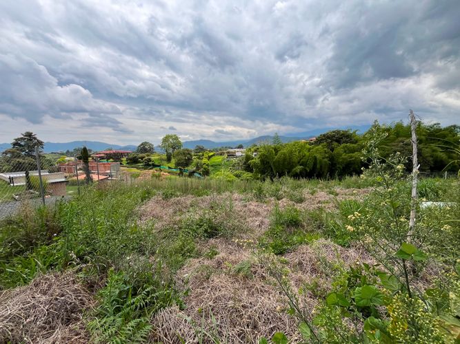 Lote en venta en Tribunas Corcega, Pereira, 2320 m² · foto 2 de 6