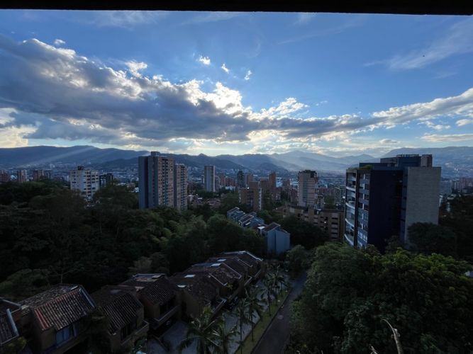 Apartamento de 3 alcobas en venta en El Tesoro, Medellín, 295 m² · foto 2 de 19