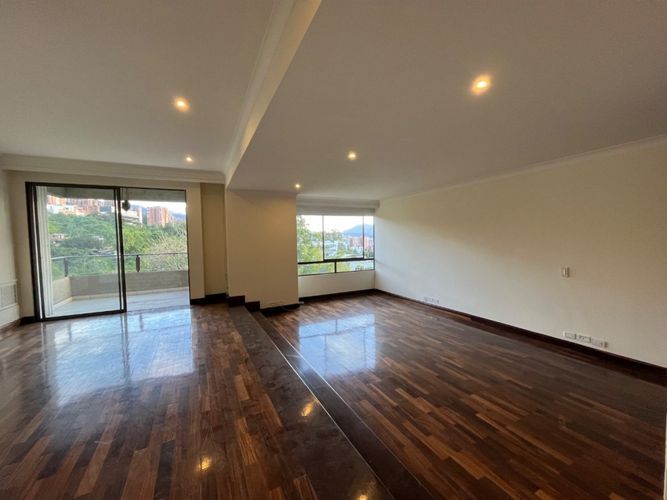 Apartamento de 3 alcobas en venta en El Tesoro, Medellín, 295 m² · foto 7 de 19