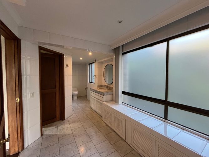 Apartamento de 3 alcobas en venta en El Tesoro, Medellín, 295 m² · foto 11 de 19