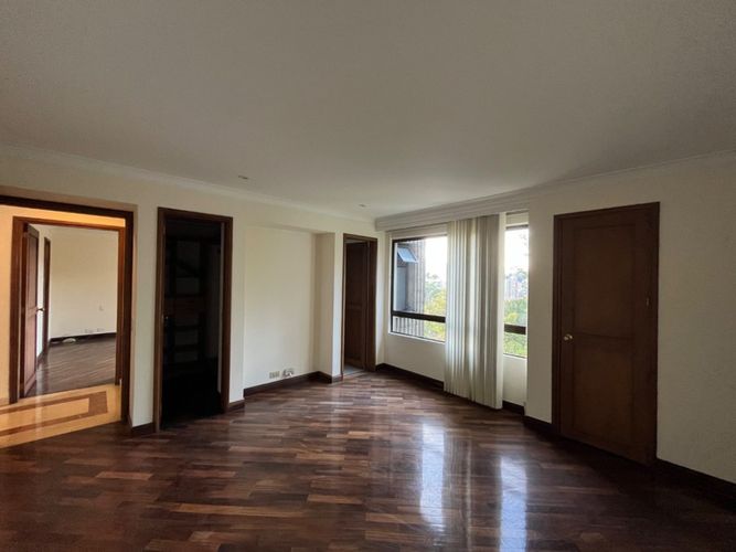 Apartamento de 3 alcobas en venta en El Tesoro, Medellín, 295 m² · foto 15 de 19