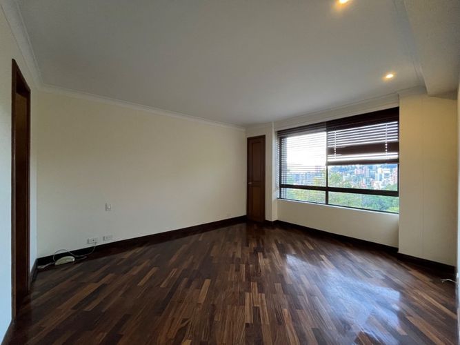 Apartamento de 3 alcobas en venta en El Tesoro, Medellín, 295 m² · foto 16 de 19