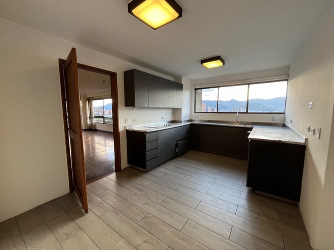 Apartamento de 3 alcobas en venta en El Tesoro, Medellín, 295 m² · foto 19 de 19