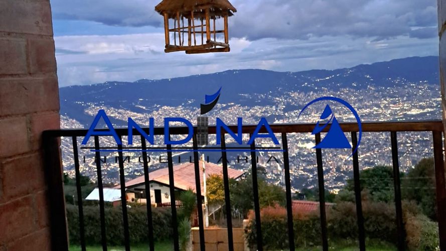 Casa de 4 alcobas en venta en San Felix, Bello, 420 m² · foto 2 de 15