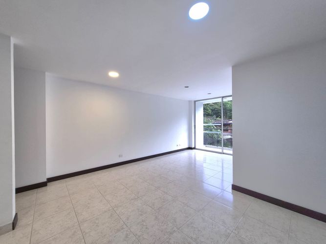 Apartamento de 3 alcobas en venta en La Inmaculada, Envigado, 75 m² · foto 4 de 14